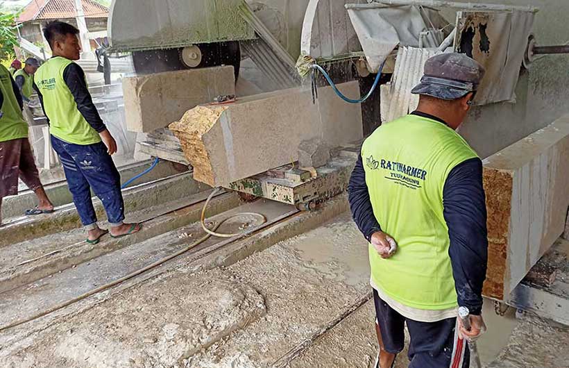 Produksi Pabrik Marmer di Tulungagung